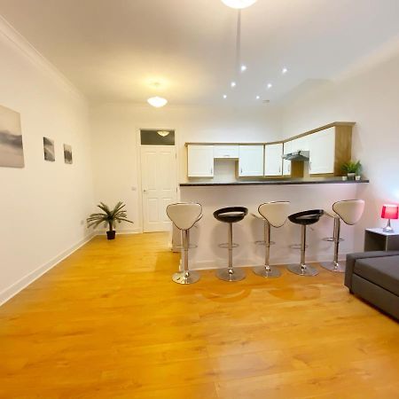 Cozy Nights - Ibrox Street Apartment Glasgow Bagian luar foto