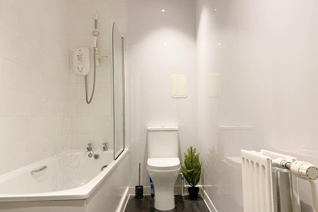Cozy Nights - Ibrox Street Apartment Glasgow Bagian luar foto