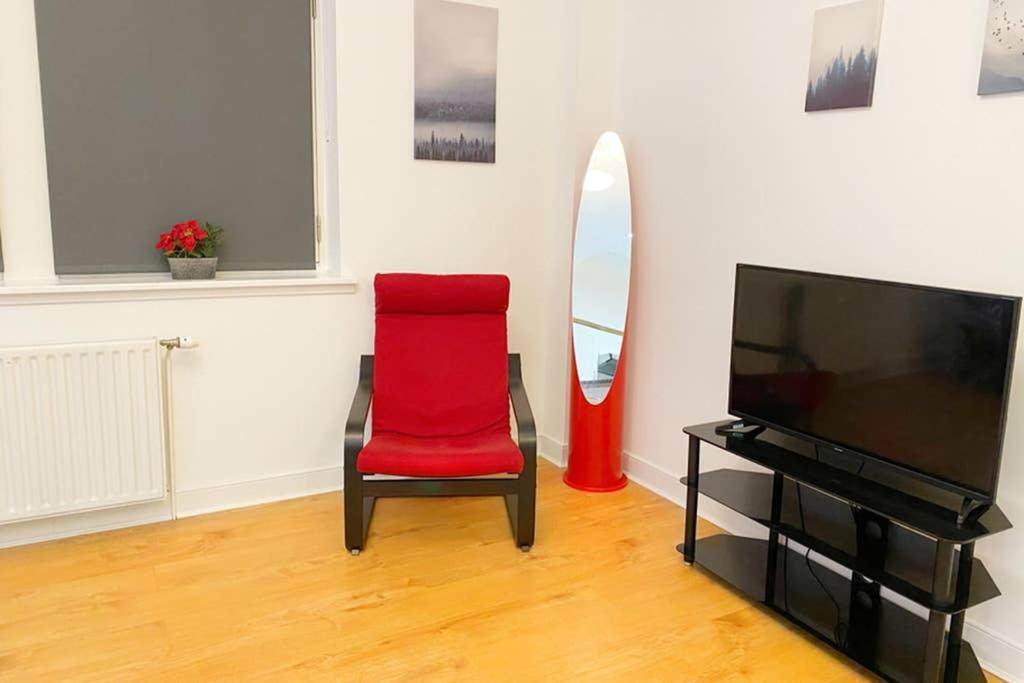 Cozy Nights - Ibrox Street Apartment Glasgow Bagian luar foto
