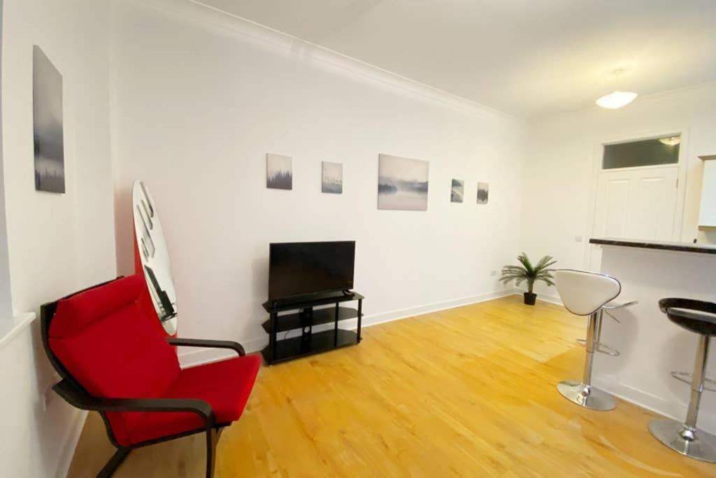 Cozy Nights - Ibrox Street Apartment Glasgow Bagian luar foto