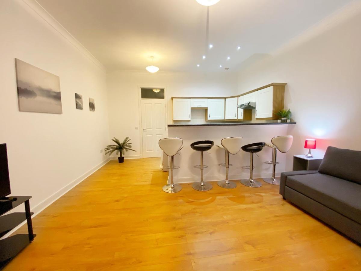 Cozy Nights - Ibrox Street Apartment Glasgow Bagian luar foto